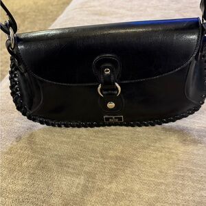 Elegant Black Leather Shoulder Bag with Braided Trim